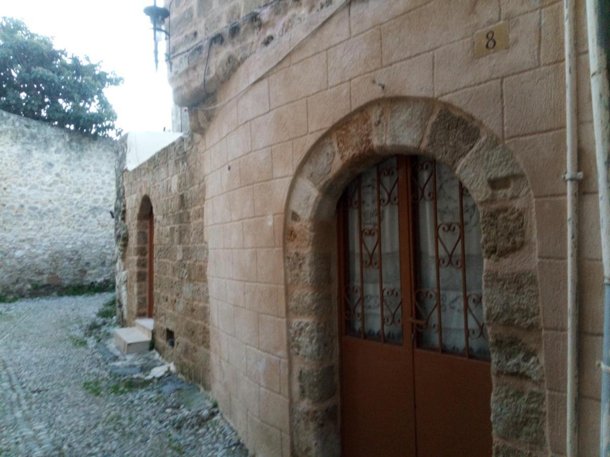 In The Center Of The Medieval Town,very Economical Apartmán